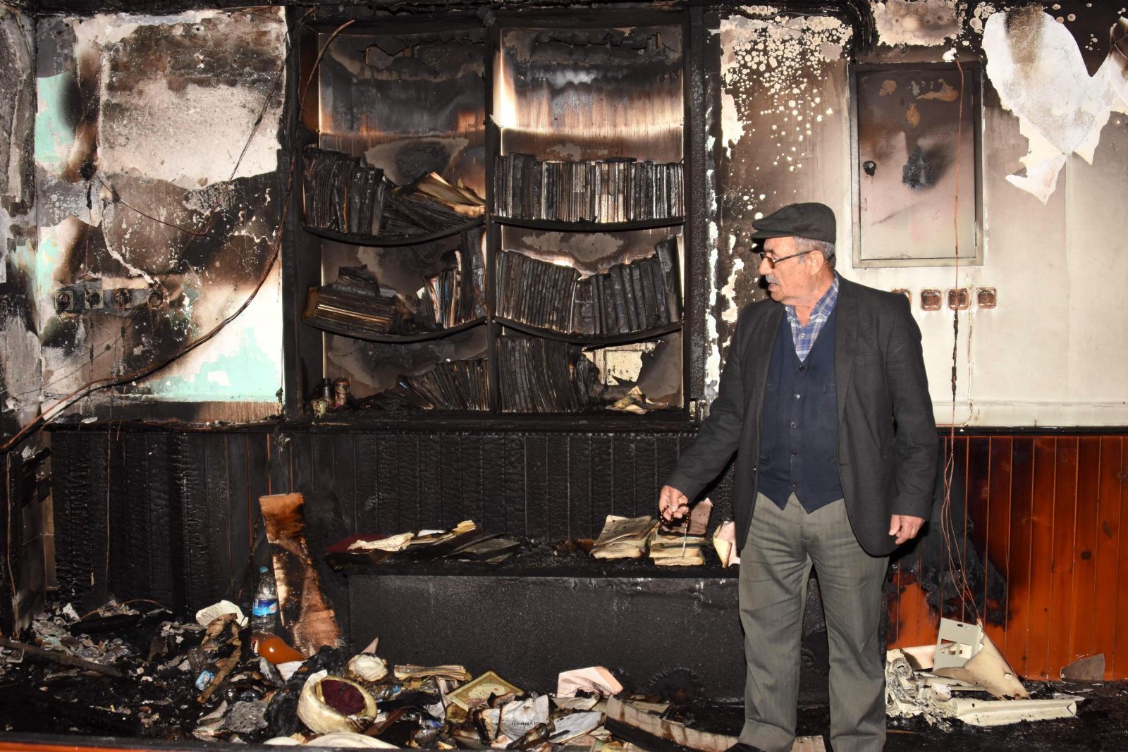 Çanakkale'deki cami yangını ile ilgili 1 kişi gözaltına alındı